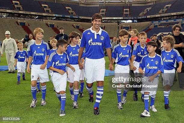 Raul Gonzalez and the young player pose during the FC Schalke press conference at the Veltins Arena on July 28, 2010 in Gelsenkirchen, Germany. FC...