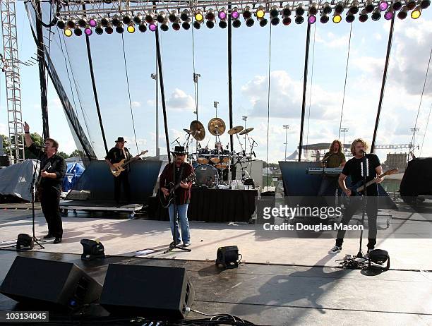 Special Danny Chauncey � guitar, Don Barnes � vocal/guitar, Donnie Van Zant � vocal/guitar, Gary Moffat � drums, Bobby Capps � keys, Larry Junstrom -...