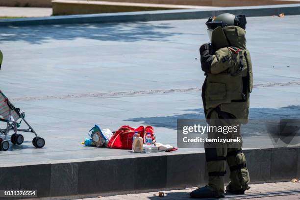 verwijdering van de bom - bomb squad stockfoto's en -beelden