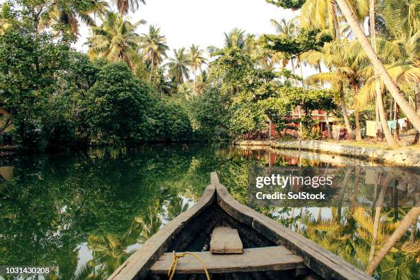 erkunden den "backwaters" monroe-insel - bundesstaat kerala stock-fotos und bilder