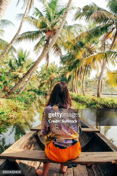 durch den "backwaters" monroe insel kajak - daily life in kerala stock-fotos und bilder