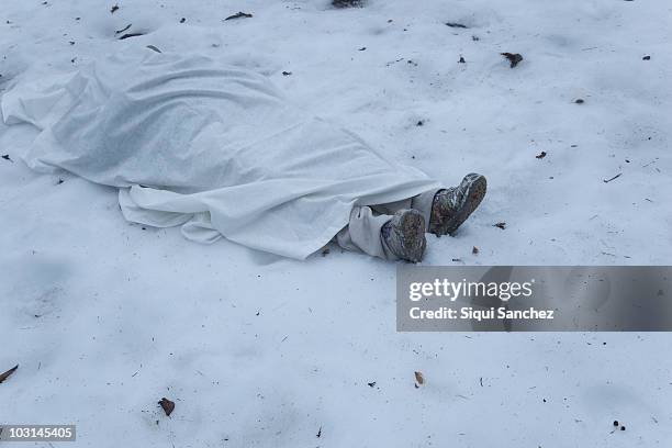 640 Dead Body In Snow Stock Photos, High-Res Pictures, and Images ...