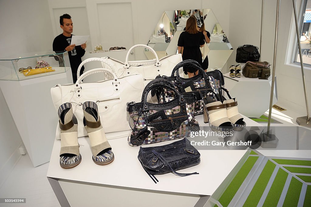 Jessica Seinfeld & Gwyneth Paltrow Host A Shopping Evening For Baby Buggy
