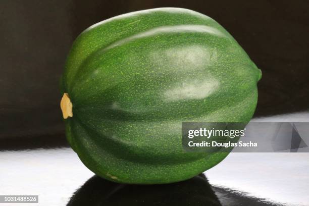 acorn squash - acorn squash stock pictures, royalty-free photos & images