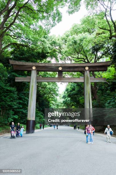 torii gate at meiji shrine in tokyo, japan - torii gate stock pictures, royalty-free photos & images