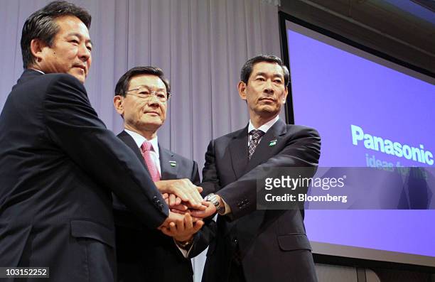 Fumio Ohtsubo, president of Panasonic Corp., center, Seiichiro Sano, president of Sanyo Electric Co., left, and Shusaku Nagae, president of Panasonic...