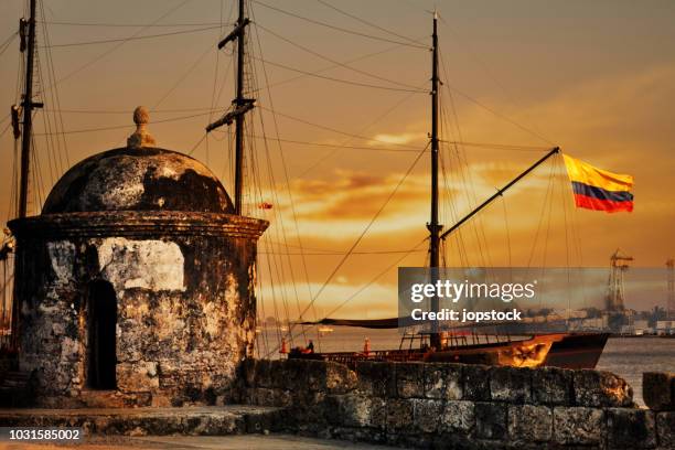 san felipe fortress in cartagena - colonial flag stock pictures, royalty-free photos & images