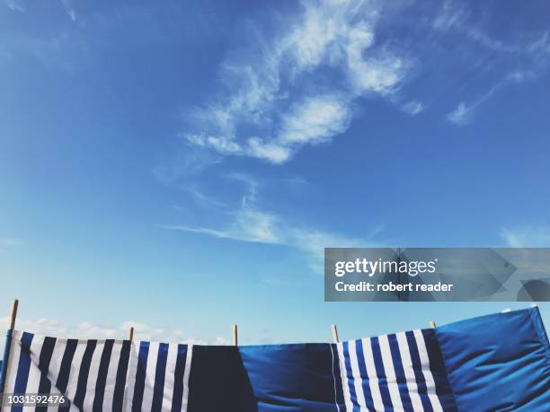 wind break on beach with blue sky - beach shelter stockfoto's en -beelden