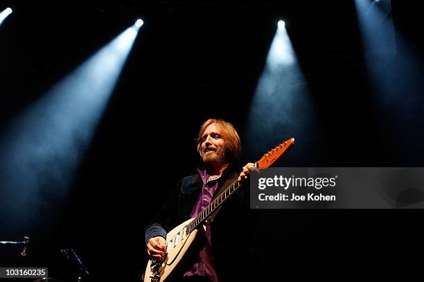 Tom Perry 13,037 Tom Petty Photos & High Res Pictures - Getty Images