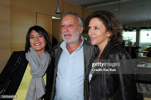 Hostess Estelle Denis, actors Francois Berleand and Corinne Touzet attend the Chateau Connivence 2008 Pomerol Wine Launch Cocktail at the Terrasse M6...