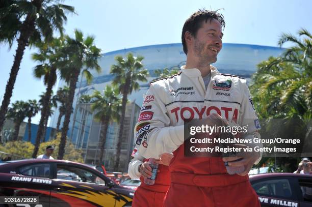 Keanu Reeves Chat 7,702 Long Beach Celebrity Race Stock Photos, High-Res Pictures, and ...