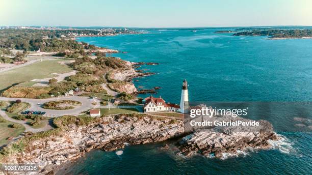 vista aérea de portland cabeza faro maine usa - new england usa fotografías e imágenes de stock