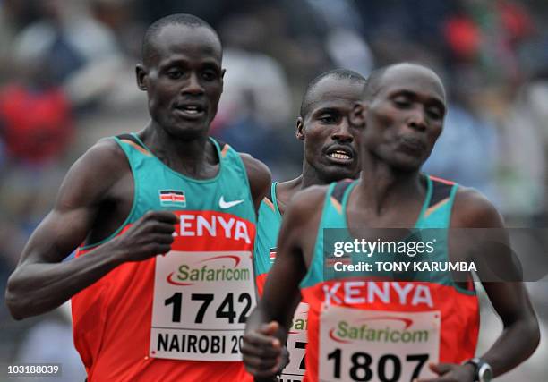 Kenya's Edwin Soy runs behind compatriots Mark Kiptoo and Vincent Yator during the Men's 5000 metres final event August 1, 2010 on the fifth day...