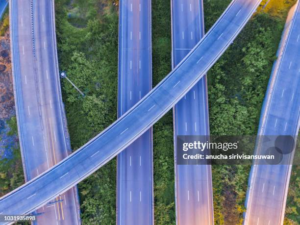 aerial top view road 4 way on tree background at twilight. - car top view foto e immagini stock