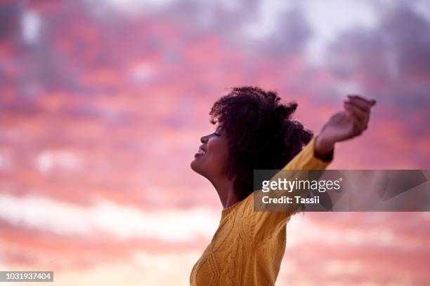 feeling carefree at the sea - woman happy raised arms closed eyes stock pictures, royalty-free photos & images