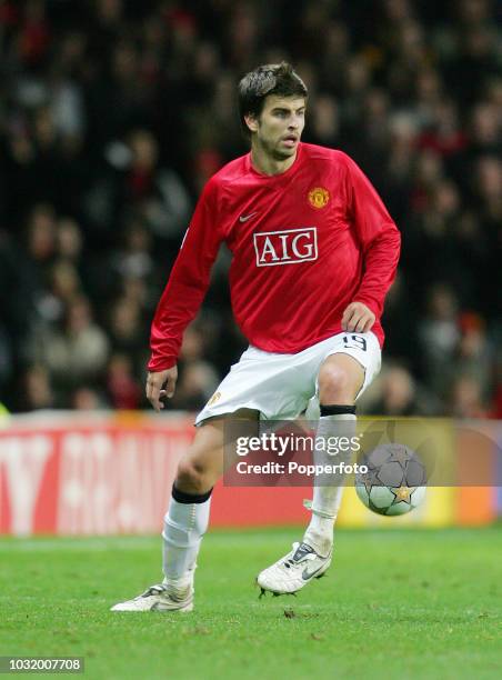 Gerard Pique Manchester United Photos and Premium High Res Pictures ...