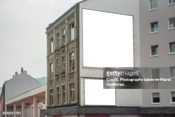 blank billboards on building facade - dual stockfoto's en -beelden
