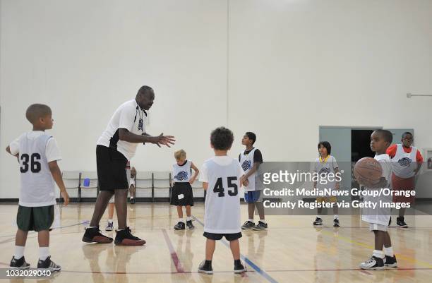 Former Michigan State and NBA player Pete Davis works with youngsters on the first day of the Pete Davis Legends Basketbal Camp at the Alpert JCC in...