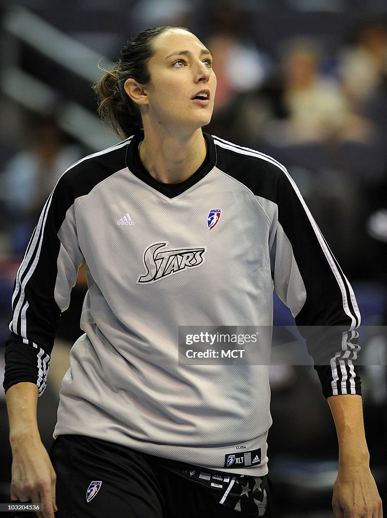 San Antonio Silver Stars center Ruth Riley warms up before the game ...