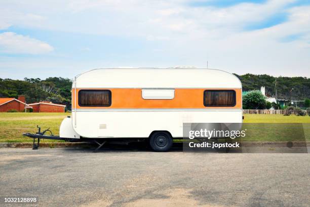 side view of a camper van on street - roulotte foto e immagini stock