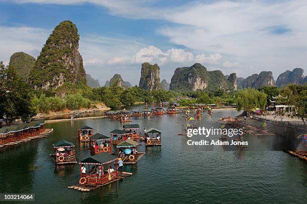 bamboo boats on yulong river - yangshuo ストックフォトと画像