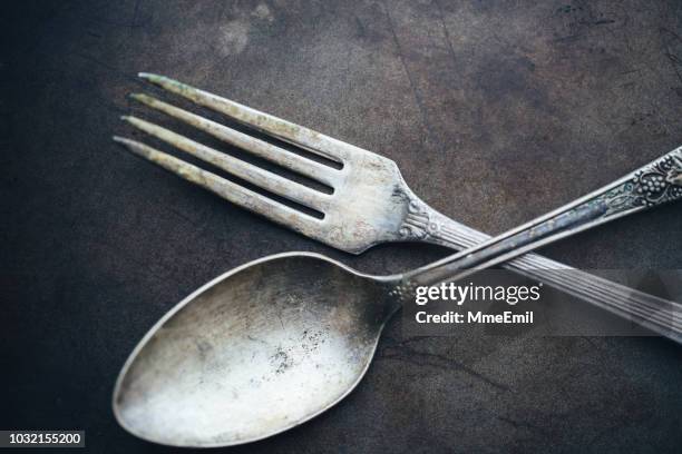 antiquités des ustensiles de cuisine - silverware photos et images de collection