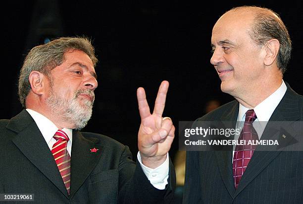 Brazilian presidential candidate Luiz Inacio Lula da Silva of the Worker's Party confers with his counterpart Jose Serra of the Brazilian Social...