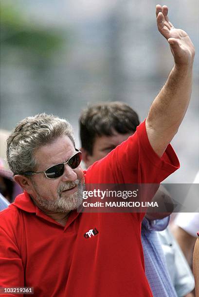 Leftist Luiz Inacio Lula da Silva of the Workers Party waves to supporters in traffic in Sao Paulo 20 October 2002. A Sensus poll out 18 October gave...