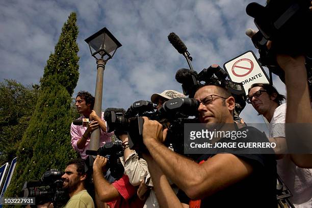 Journalist stand at the entrance of the hotel Villa Padierna, where US First Lady Michelle Obama arrived for her vacation in Spain, on August 4 in...