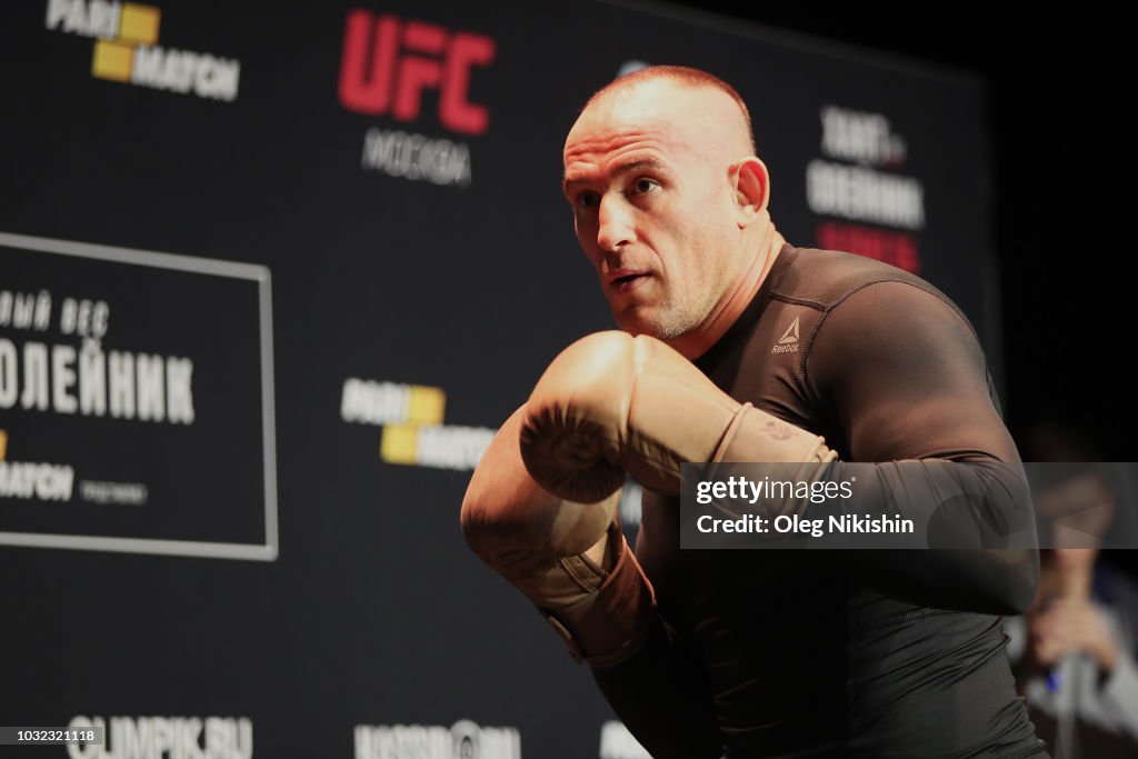 UFC Fight Night Hunt v Oleinik: Open Workouts