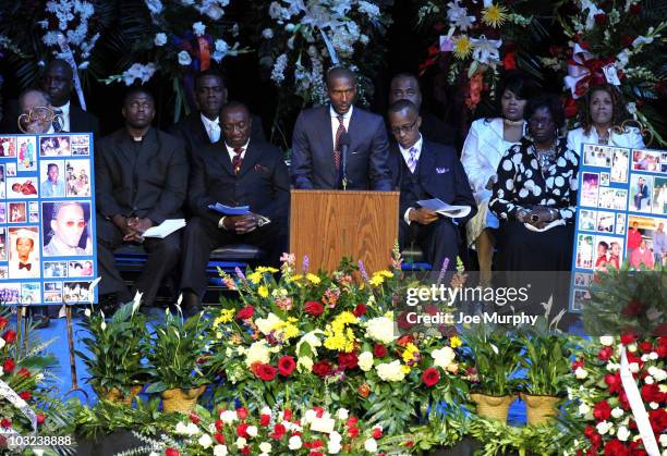 Elliot Perry, minority owner of the Memphis Grizzlies speaks during a memorial service honoring the life of Lorenzen Wright on August 4, 2010 at...