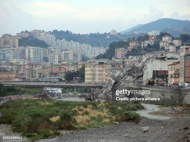 September 2018, Italy, Genoa: 09 September 2018, Italy, Genoa: One month after the collapse of the Morandi Bridge, debris is still being recovered....