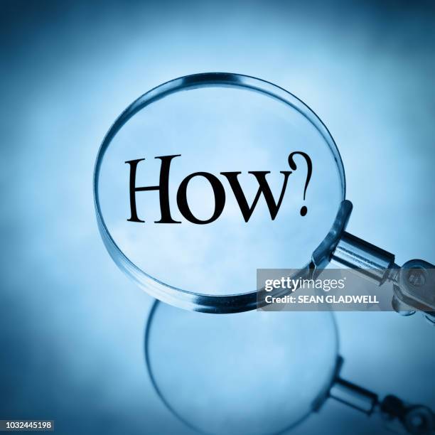 how under magnifying glass - confidential mot anglais photos et images de collection