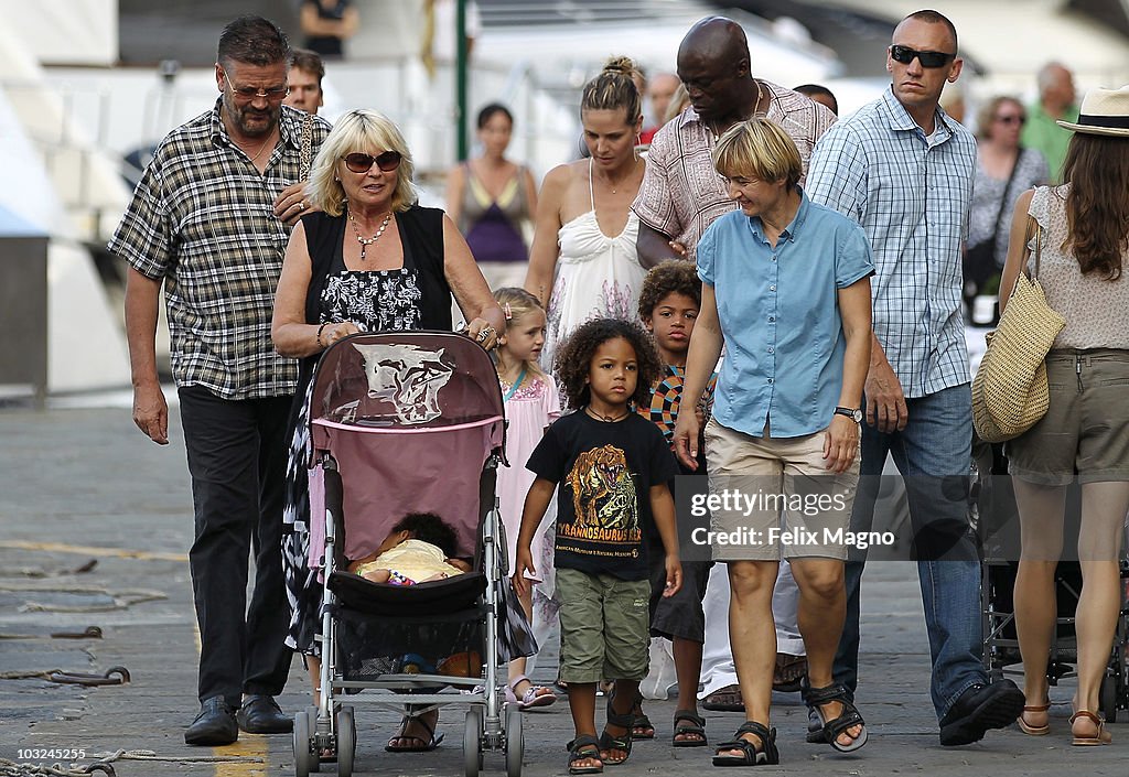 Heidi Klum and Seal on holiday with their kids Leni, Henry, Joahn and...  News Photo - Getty Images
