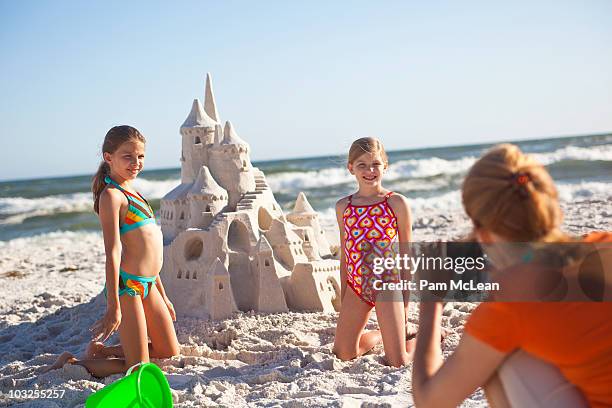 mother taking photo of children - beach florida family stockfoto's en -beelden