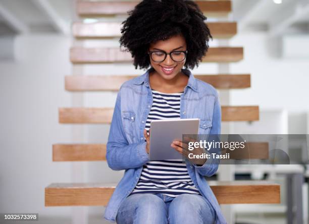 she's always updated with business trends - dispositivo de input imagens e fotografias de stock