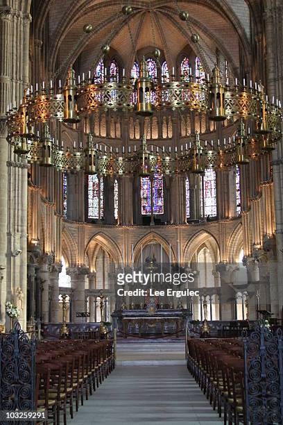 saint remi basilica altar - catedral de reims fotografías e imágenes de stock