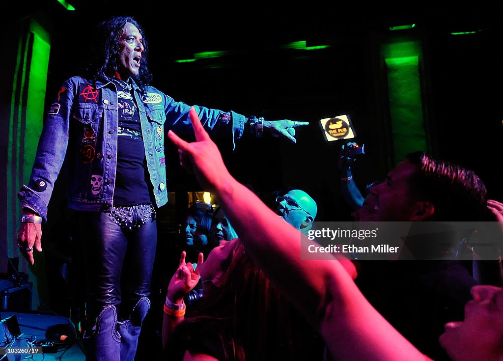 Singer For Ratt Ratt singer Stephen Pearcy performs at the Monte Carlo Resort and ...
