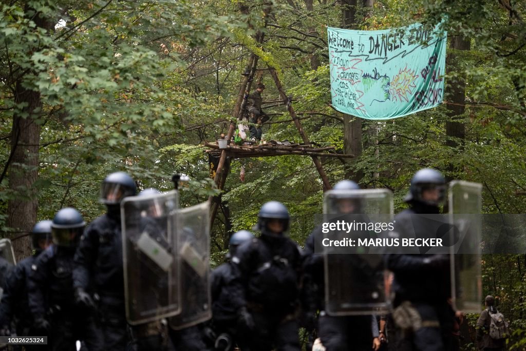 GERMANY-ENVIRONMENT-COAL-PROTEST-POLICE