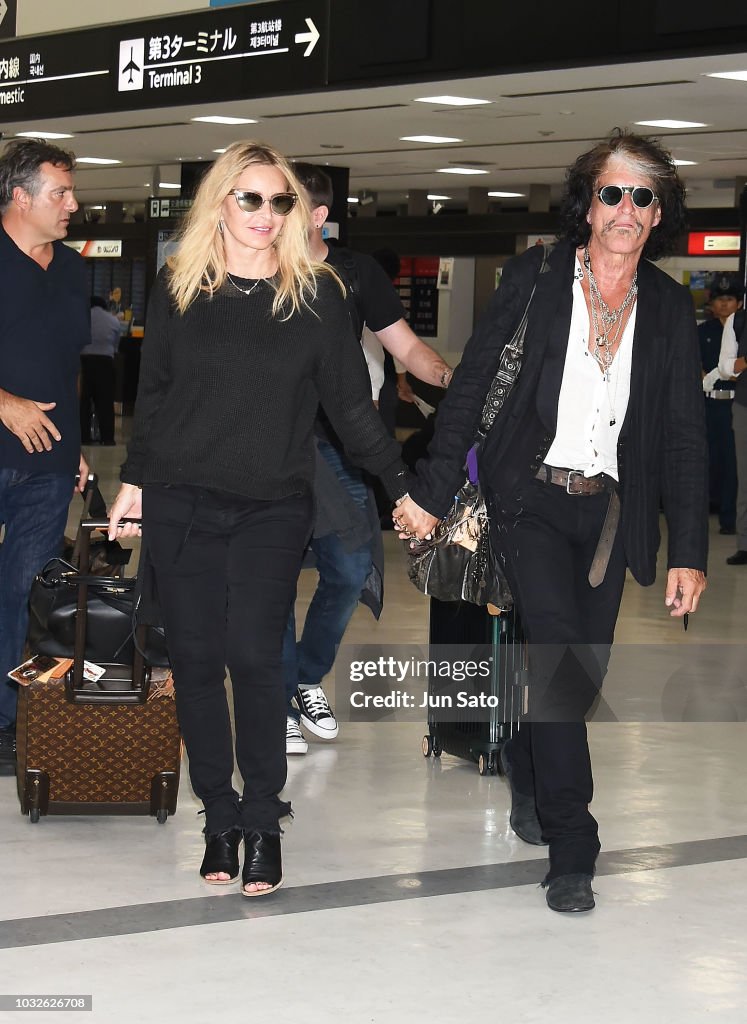 Joe Perry Arrives In Tokyo