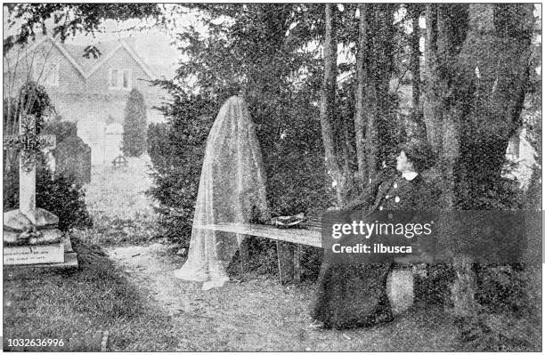 antikes foto: ghost - geist stock-grafiken, -clipart, -cartoons und -symbole