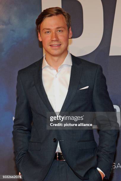 September 2018, Bavaria, Munich: The actor David Kross comes to the premiere of his film "Ballon" at the Mathäser Kino. The German thriller, which...