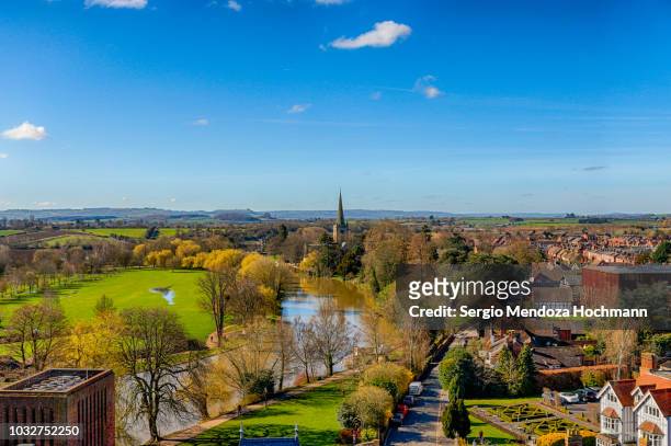 panoramic view of the river avon and stratford-upon-avon, england on a clear day - warwickshire stockfoto's en -beelden