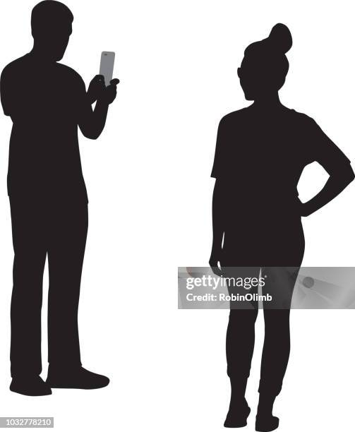 junger mann fotografieren mädchen silhouette - hand an der hüfte stock-grafiken, -clipart, -cartoons und -symbole