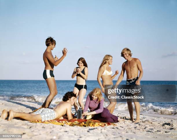 1960s 1970s TEENAGERS COUPLES BOYS GIRLS LISTENING TO RADIO AND DANCING BEACH PARTY