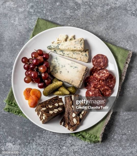 cheese plate - charcutería-italiana fotografías e imágenes de stock