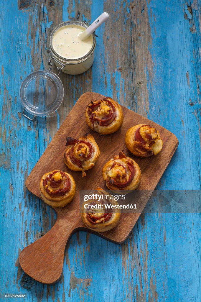 Baked puff pastry with ham and cheese