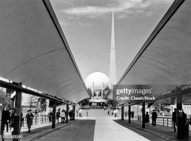 1930s 1939 WORLDS FAIR SIDEWALK OF THEME CENTER LOOKING TO TRYLON AND PERISPHERE NEW YORK CITY USA