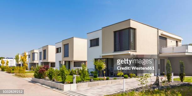 germany, bavaria, neu-ulm, modern one-family houses, efficiency houses - einfamilienhaus stock-fotos und bilder