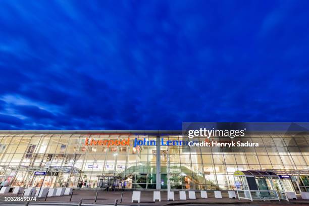 liverpool john lennon airport - liverpool airport fotografías e imágenes de stock